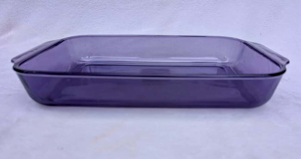 Pyrex 233-R Baking Dish Size 13x9x2IN Amethyst Purple